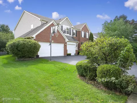 679 Biltmore Dr, Bartlett, IL 60103