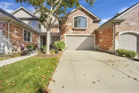 1213 W Charles Ln, Westmont, IL 60559
