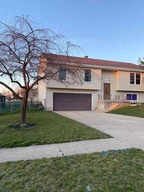 5108 W Dartmoor Dr, Mchenry, IL 60050