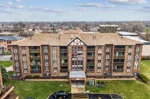 10441 Circle Dr #33C, Oak Lawn, IL 60453