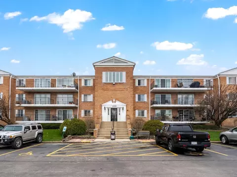 1110 N Farnsworth Ave #108, Aurora, IL 60505