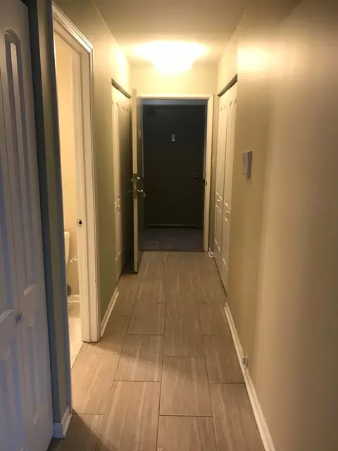 2409 W Balmoral Ave #1B, Chicago, IL 60625