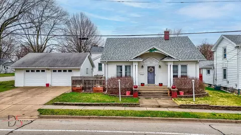 Exterior - 116 E High St, Morris, IL 60450 photo 2 of 6