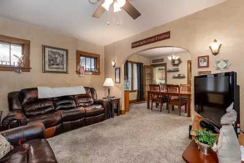 Living - 116 E High St, Morris, IL 60450 photo 2 of 3