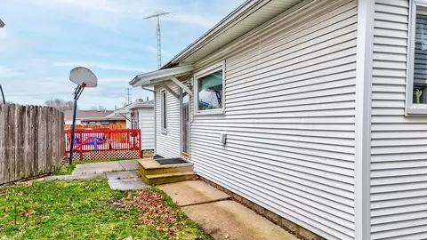 Exterior - 116 E High St, Morris, IL 60450 photo 5 of 6
