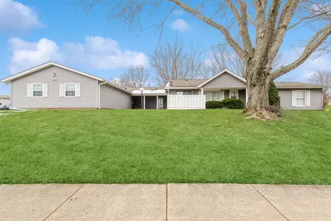 418 Waters Edge Dr #D, Mchenry, IL 60050