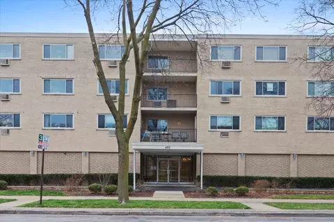 425 Home Ave #3F, Oak Park, IL 60302