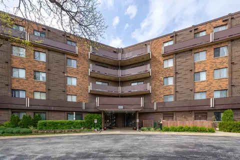 850 Wellington Ave #207, Elk Grove Village, IL 60007
