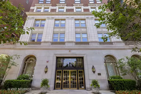 189 E Lake Shore Dr #2E, Chicago, IL 60611