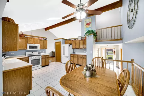 Kitchen - 10248 Oconnell Ave, Mokena, IL 60448 photo 2 of 2