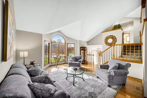 Living - 10248 Oconnell Ave, Mokena, IL 60448 photo 1 of 2