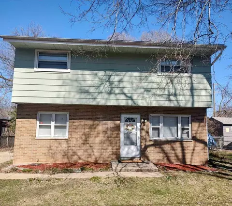 318 Fitch Rd, Rockford, IL 61109
