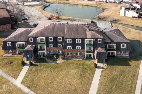 17951 Huntleigh Ct #103, Country Club Hills, IL 60478