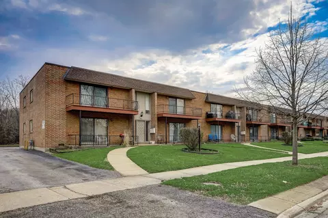 643 N Carroll Pkwy #209, Glenwood, IL 60425