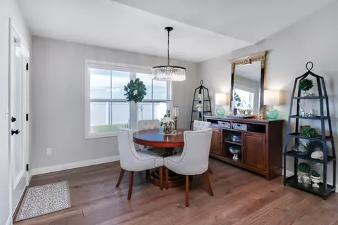 Dining - 2624 Shale Rd, Normal, IL 61761 photo 3 of 4
