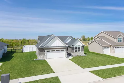 Exterior - 2624 Shale Rd, Normal, IL 61761 photo 12 of 14