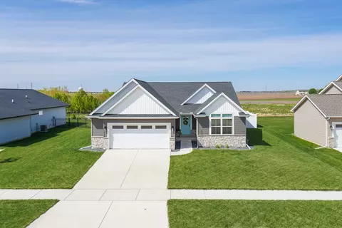 Exterior - 2624 Shale Rd, Normal, IL 61761 photo 2 of 14