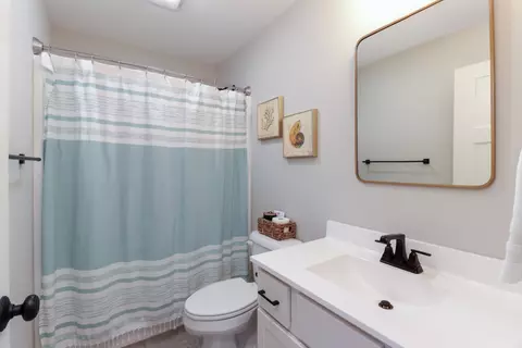 Bath - 2624 Shale Rd, Normal, IL 61761 photo 4 of 5