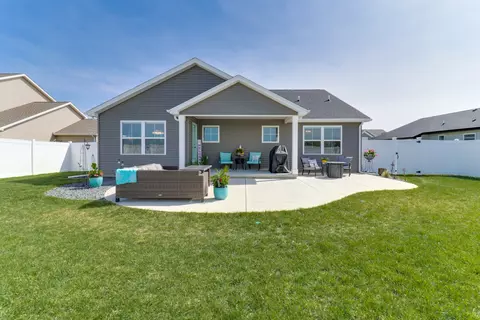 Exterior - 2624 Shale Rd, Normal, IL 61761 photo 4 of 14
