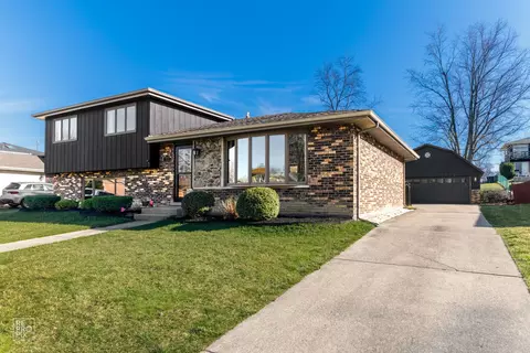 8057 W 88th St, Hickory Hills, IL 60457