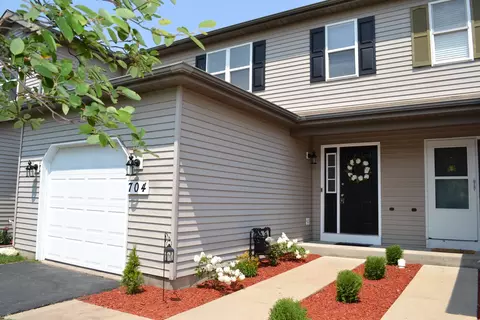 704 Carlisle Dr, Woodstock, IL 60098