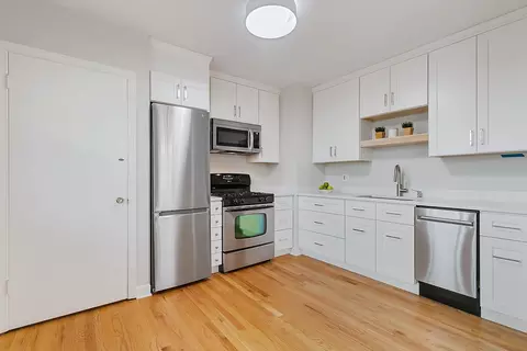 Kitchen - 377 Desplaines Ave, Riverside, IL 60546 photo 2 of 2