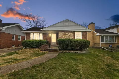 Exterior - 377 Desplaines Ave, Riverside, IL 60546 photo 5 of 6