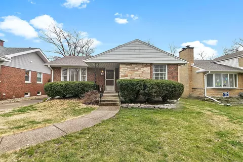 377 Desplaines Ave, Riverside, IL 60546