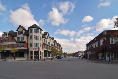 View/Area - 377 Desplaines Ave, Riverside, IL 60546 photo 2 of 2