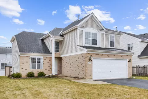 25 Emerald Dr, Streamwood, IL 60107