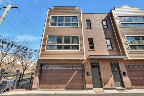 2957 W Cornelia Ave #1, Chicago, IL 60618