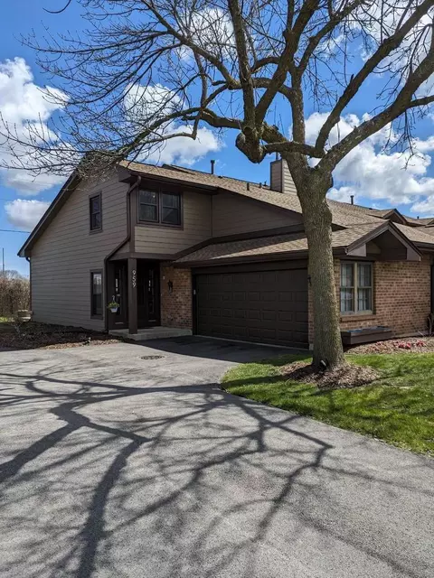 959 Brown Deer Dr, Westmont, IL 60559
