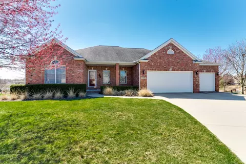 2008 Ebo Ln, Bloomington, IL 61704