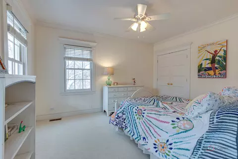 Bedroom - 320 Belle Foret Dr, Lake Bluff, IL 60044 photo 4 of 7