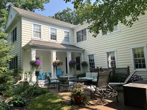 Exterior - 320 Belle Foret Dr, Lake Bluff, IL 60044 photo 2 of 11