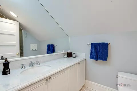 Bath - 320 Belle Foret Dr, Lake Bluff, IL 60044 photo 4 of 4