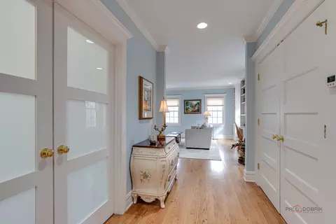 Entry Way - 320 Belle Foret Dr, Lake Bluff, IL 60044 photo 4 of 5