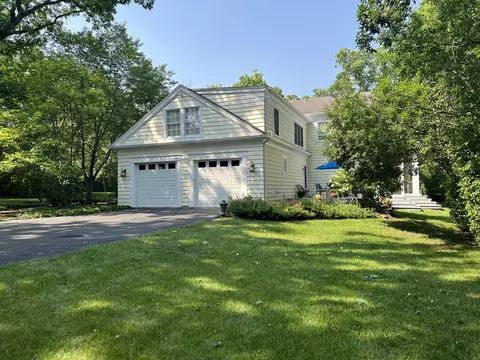 Exterior - 320 Belle Foret Dr, Lake Bluff, IL 60044 photo 7 of 11