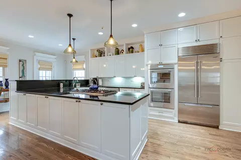 Kitchen - 320 Belle Foret Dr, Lake Bluff, IL 60044 photo 3 of 6