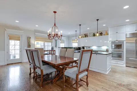 Dining - 320 Belle Foret Dr, Lake Bluff, IL 60044 photo 3 of 4