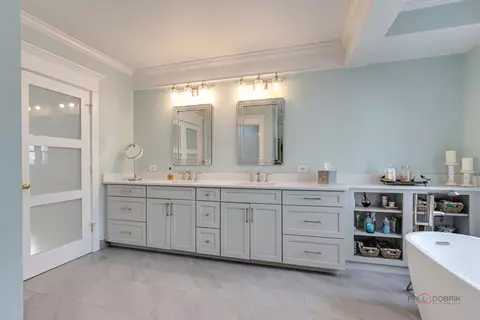 Bath - 320 Belle Foret Dr, Lake Bluff, IL 60044 photo 2 of 4