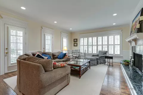 Living - 320 Belle Foret Dr, Lake Bluff, IL 60044 photo 4 of 9