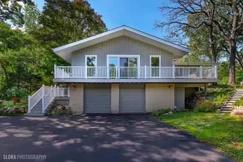 4303 East Dr, Crystal Lake, IL 60012