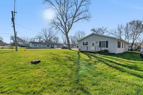 Exterior - 405 W 3rd St, Braidwood, IL 60408 photo 2 of 9