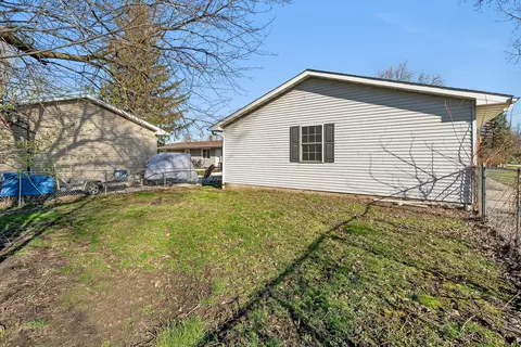 Exterior - 405 W 3rd St, Braidwood, IL 60408 photo 5 of 9