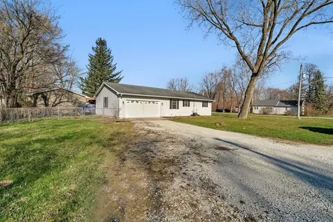 Exterior - 405 W 3rd St, Braidwood, IL 60408 photo 6 of 9