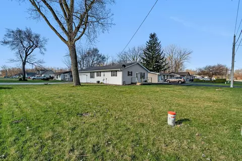Exterior - 405 W 3rd St, Braidwood, IL 60408 photo 8 of 9