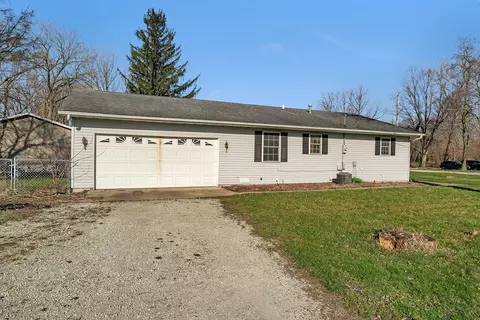 Exterior - 405 W 3rd St, Braidwood, IL 60408 photo 7 of 9