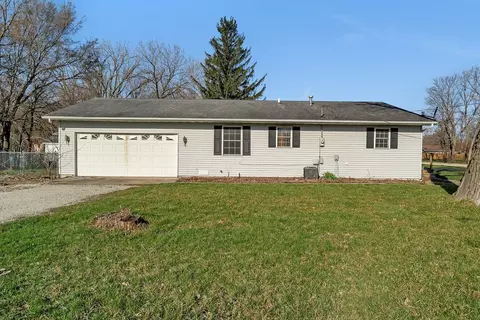 Exterior - 405 W 3rd St, Braidwood, IL 60408 photo 3 of 9