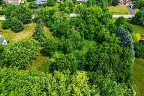 23 Hollowside Dr, Dundee, IL 60118